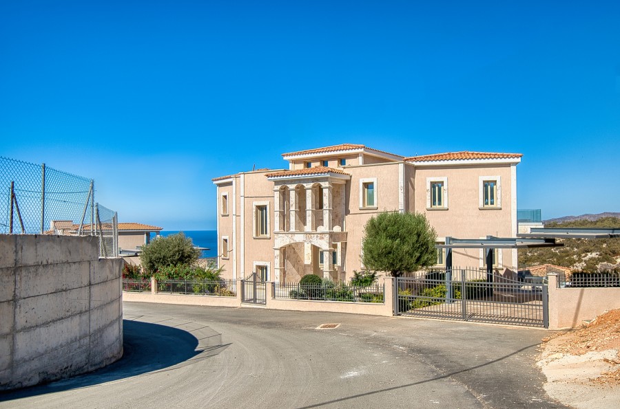 5 Bedrooms House / Villa in Peyia, Paphos