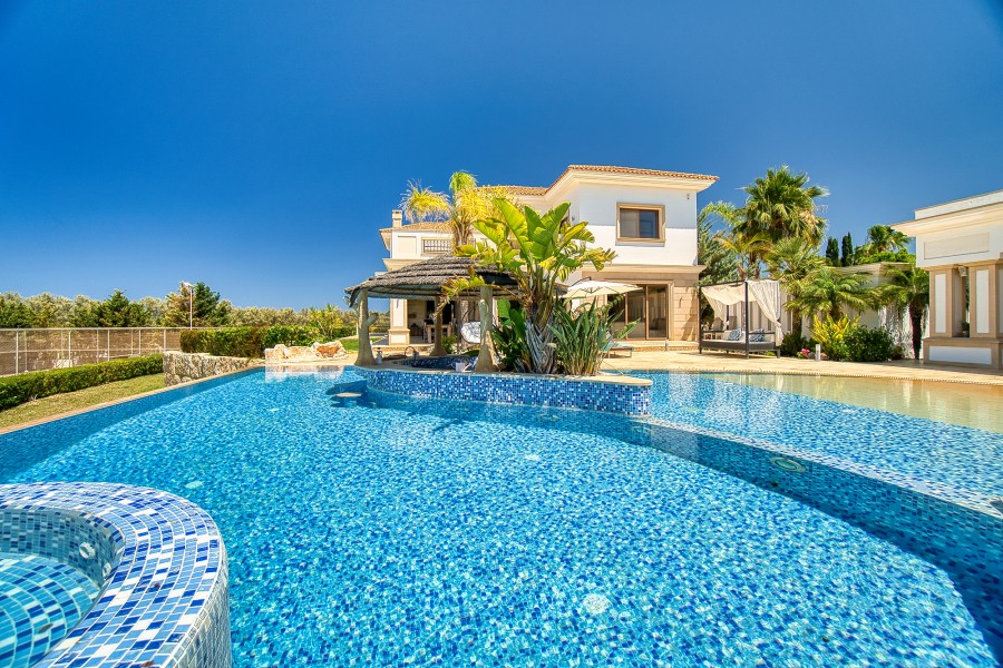 5 Bedrooms House / Villa in Peyia, Paphos