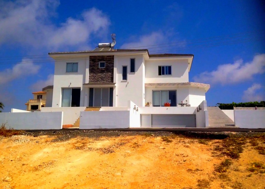 5 Bedrooms House / Villa in Paralimni, Famagusta