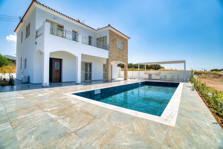 3 Bedrooms House / Villa in Kissonerga, Paphos