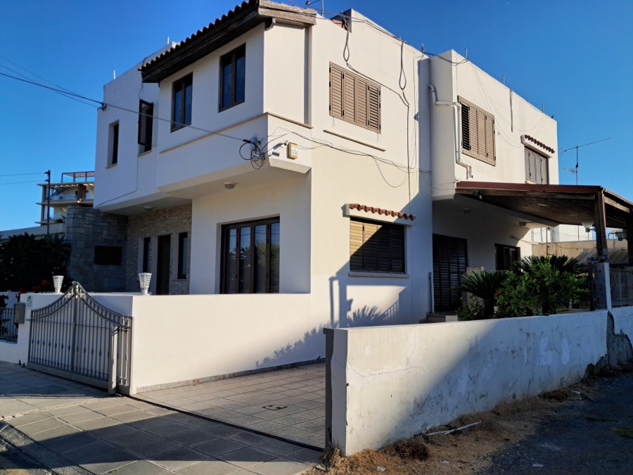 5 Bedrooms House / Villa in Larnaca, Larnaca