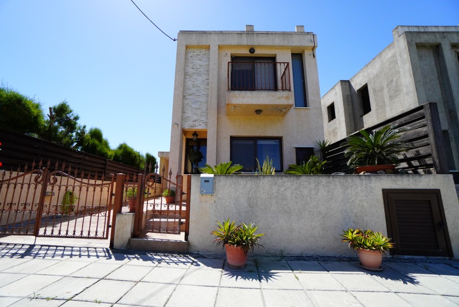 3 Bedrooms House / Villa in Livadia, Larnaca