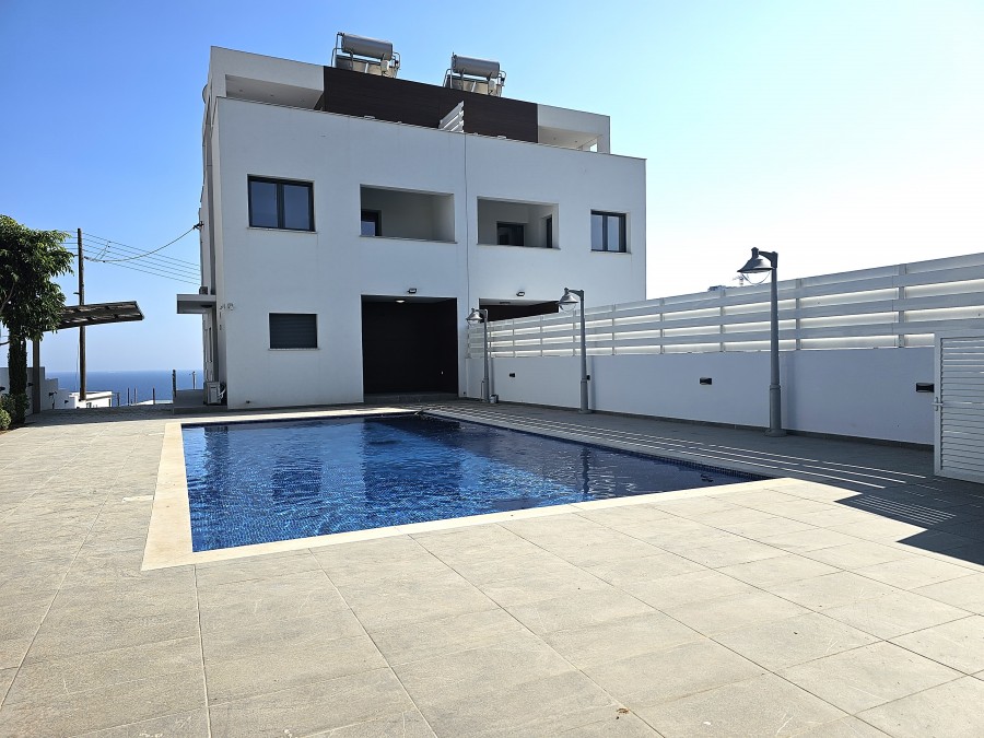 4 Bedrooms House / Villa in Agios Tychonas, Limassol