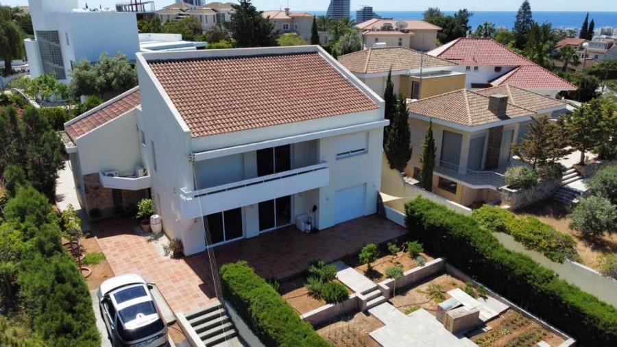 6 Bedrooms House / Villa in Kalogiri, Limassol