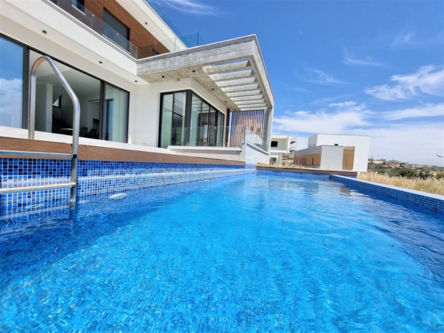 4 Bedrooms House / Villa in Agios Tychonas, Limassol