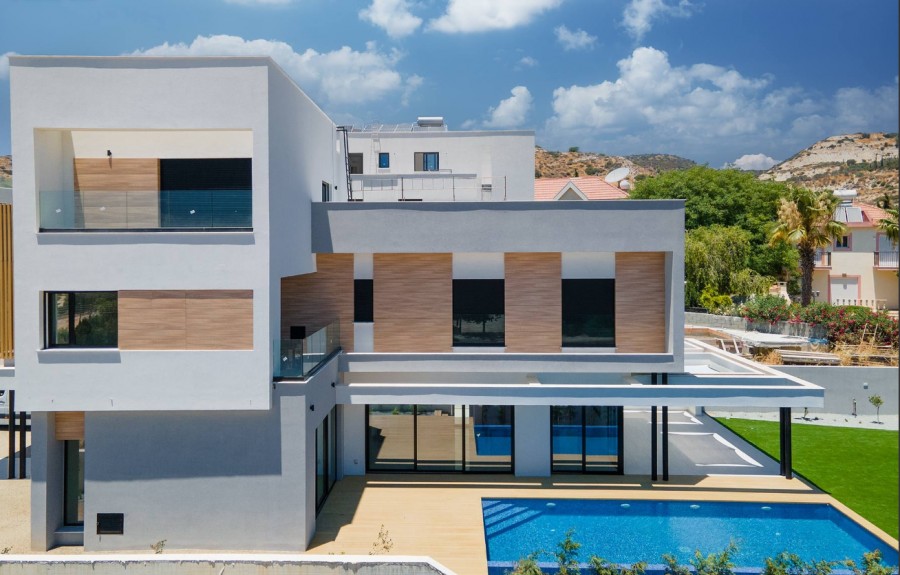 4 Bedrooms House / Villa in Agios Tychonas, Limassol