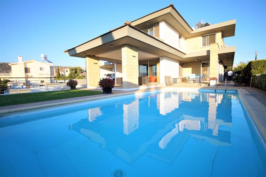 4 Bedrooms House / Villa in Konia, Paphos