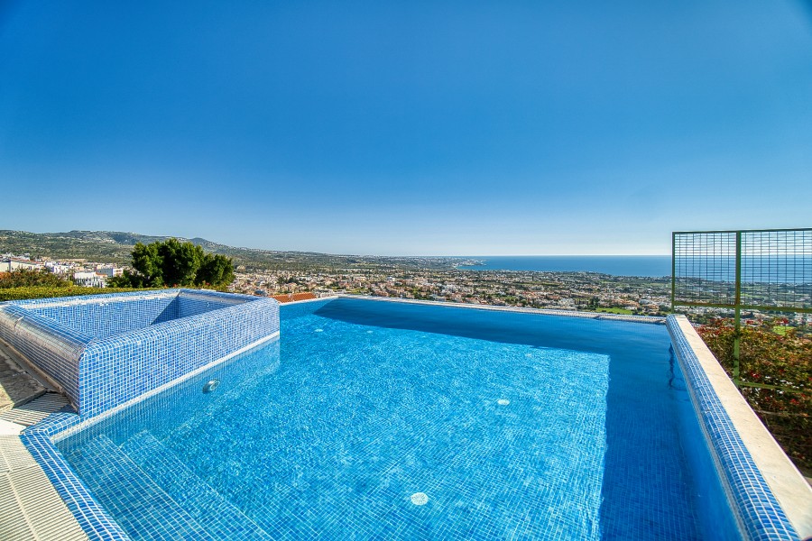 5 Bedrooms House / Villa in Peyia, Paphos