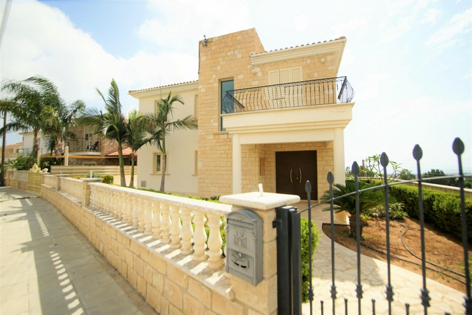 4 Bedrooms House / Villa in Petridia, Paphos