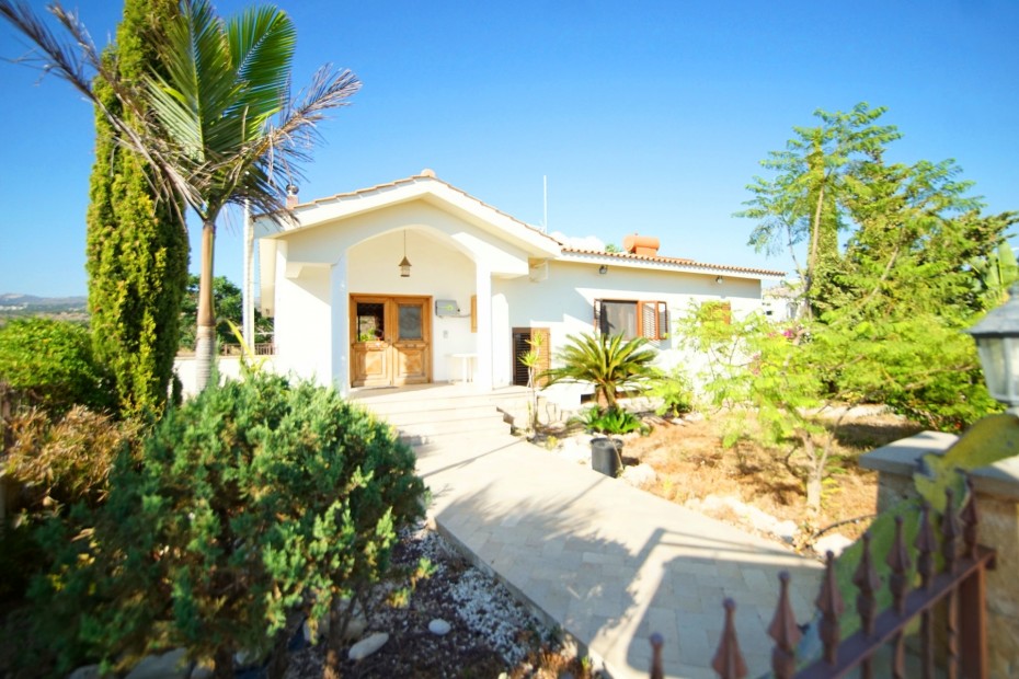 6 Bedrooms House / Villa in Konia, Paphos