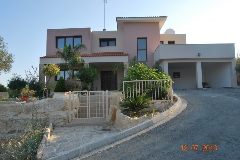 5 Bedrooms House / Villa in Armou, Paphos