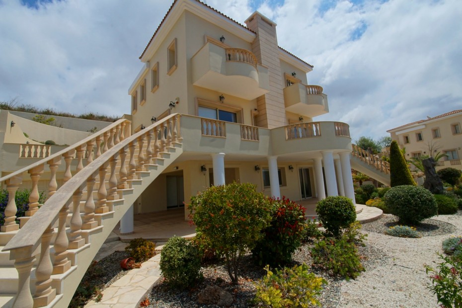 6 Bedrooms House / Villa in Mesa Chorio, Paphos