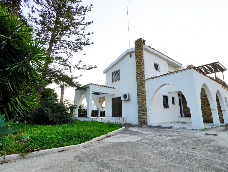 3 Bedrooms House / Villa in Tourist Area, Larnaca