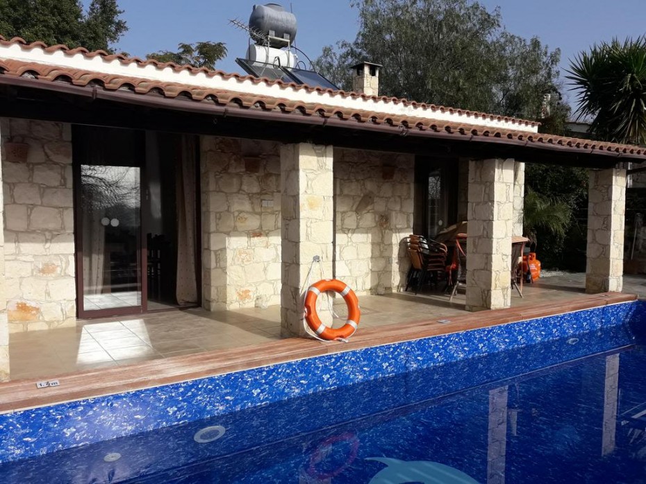 2 Bedrooms Bungalow in Stroumbi, Paphos