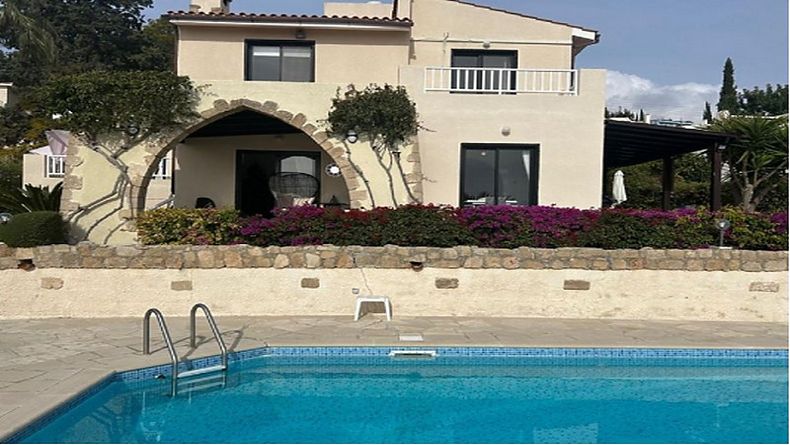 3 Bedrooms House / Villa in Kamares, Paphos