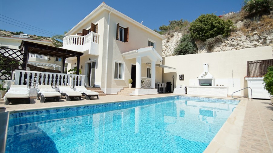 3 Bedrooms House / Villa in Peyia, Paphos