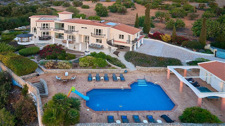 6 Bedrooms House / Villa in Tala, Paphos