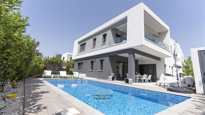 5 Bedrooms House / Villa in Germasogeia, Limassol