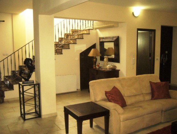 8 Bedrooms House / Villa in Agia Anna, Larnaca