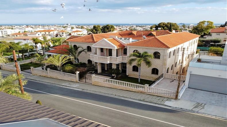 5 Bedrooms House / Villa in Oroklini, Larnaca