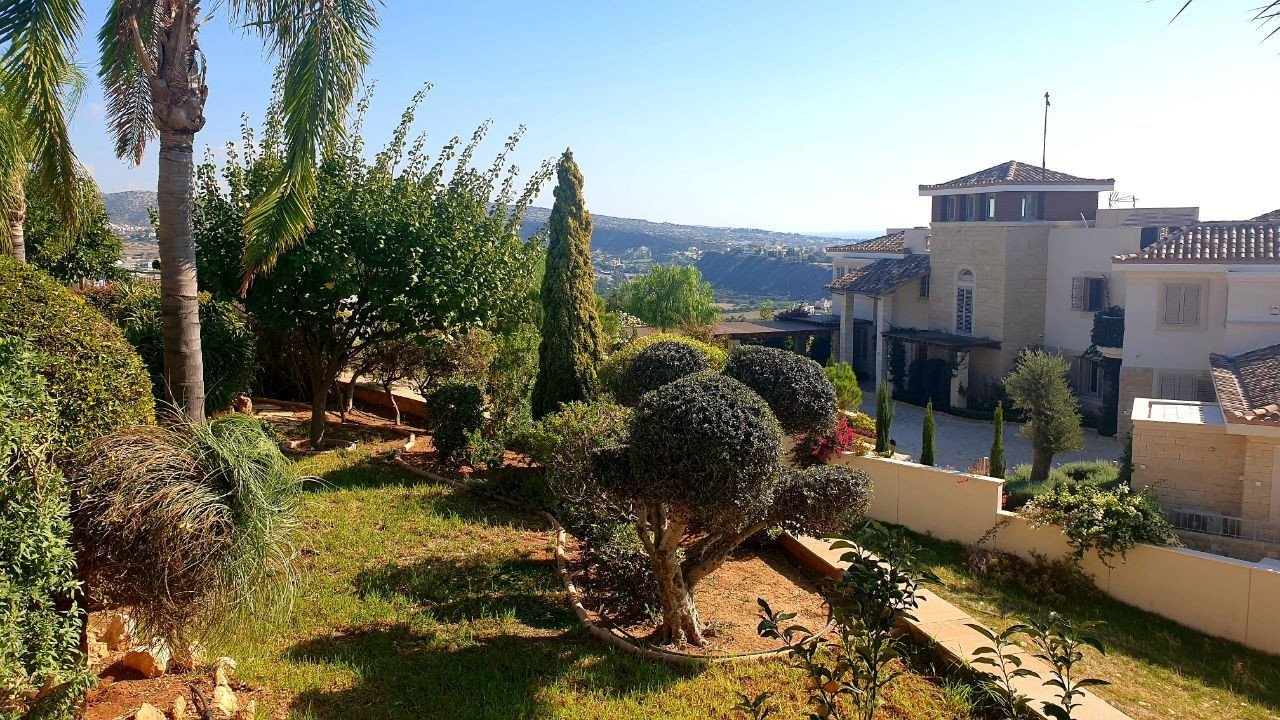 4 Bedrooms House / Villa in Green Area, Limassol