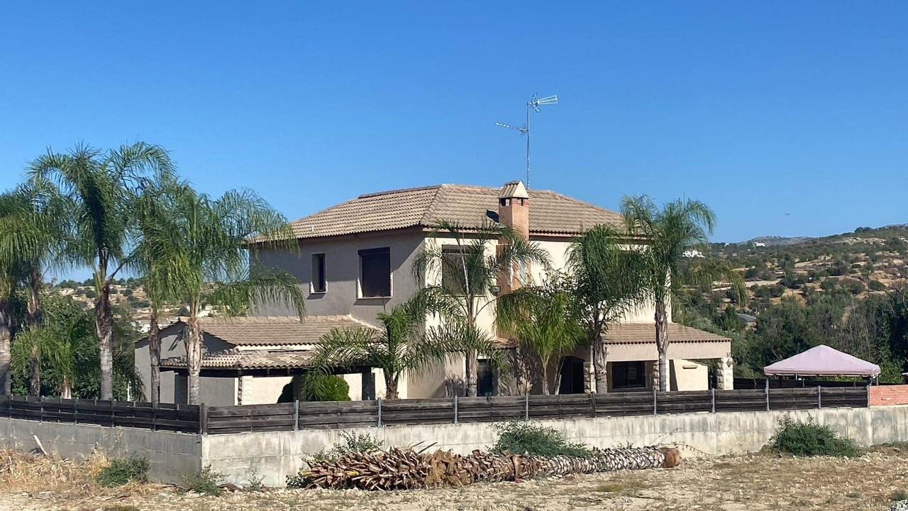 3 Bedrooms House / Villa in Paramytha, Limassol