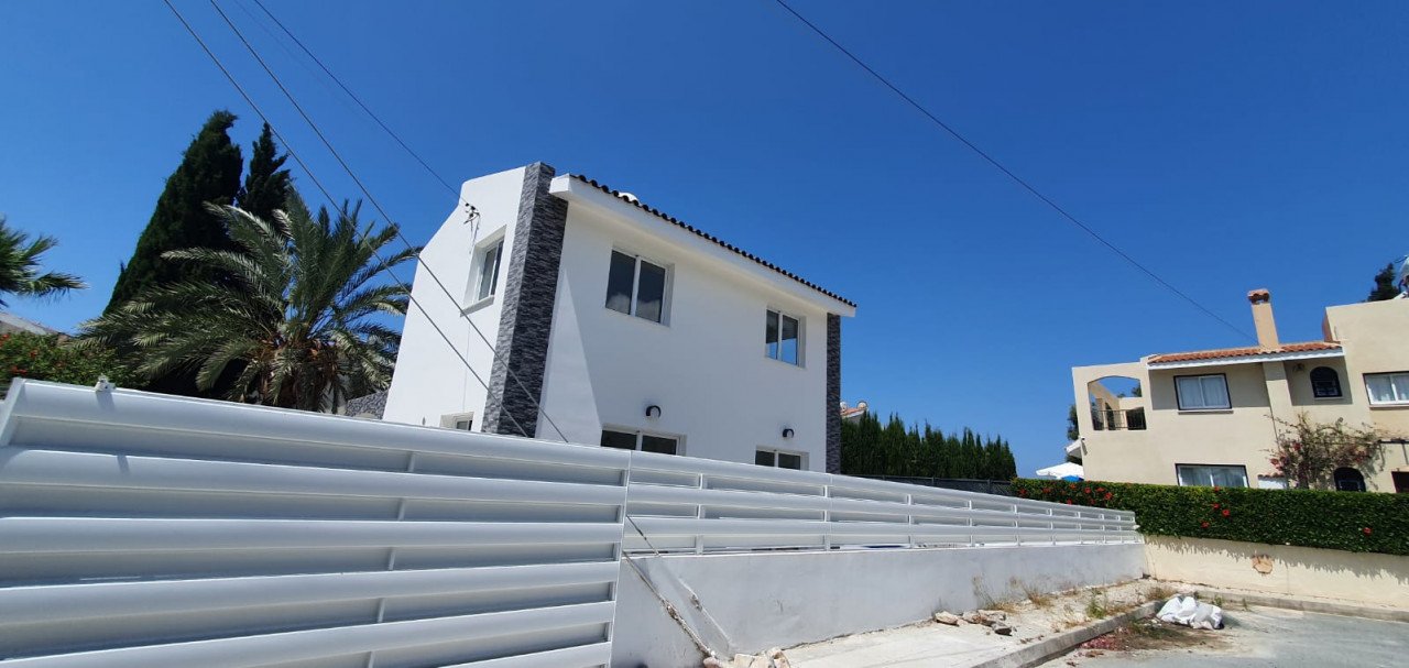 3 Bedrooms House / Villa in Coral Bay, Paphos