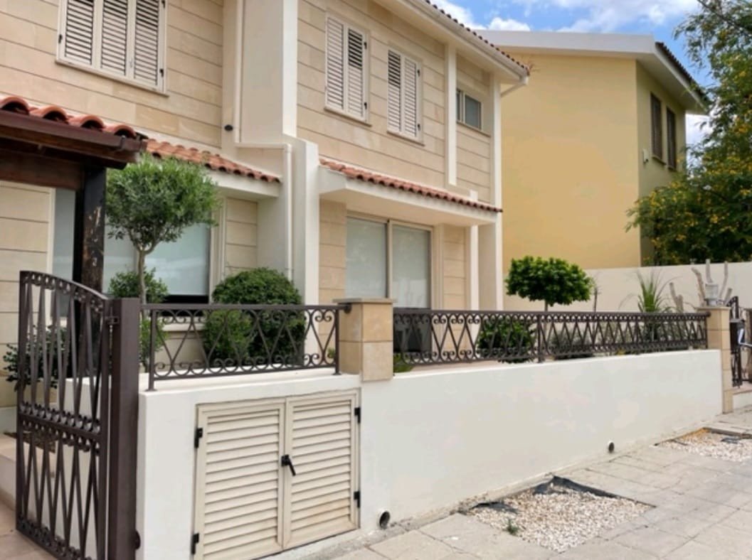 3 Bedrooms House / Villa in Strovolos, Nicosia