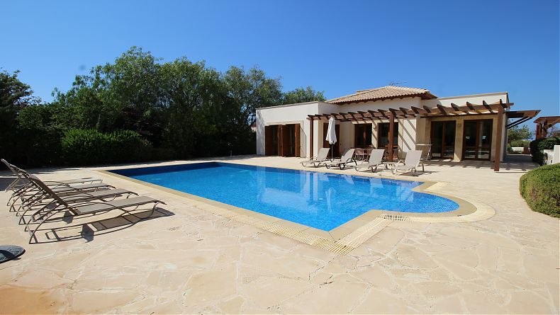 3 Bedrooms House / Villa in Aphrodite Hills, Paphos