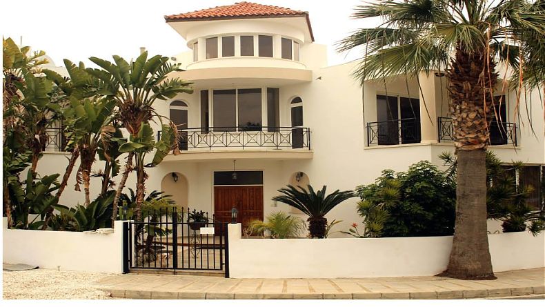 6 Bedrooms House / Villa in Universal, Paphos