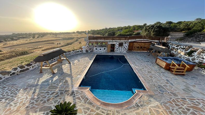 7 Bedrooms House / Villa in Paphos, Paphos