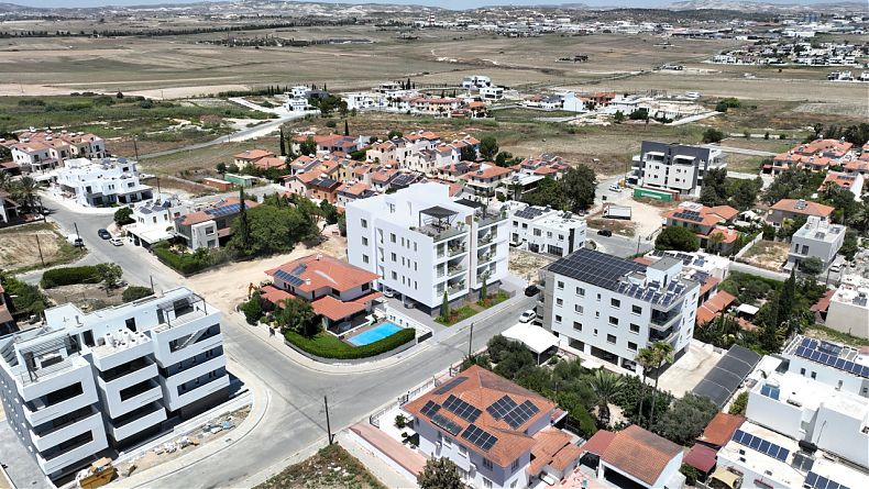 2 Bedrooms Penthouse in Larnaca, Larnaca