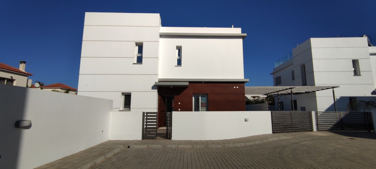 4 Bedrooms House / Villa in Kapparis, Famagusta