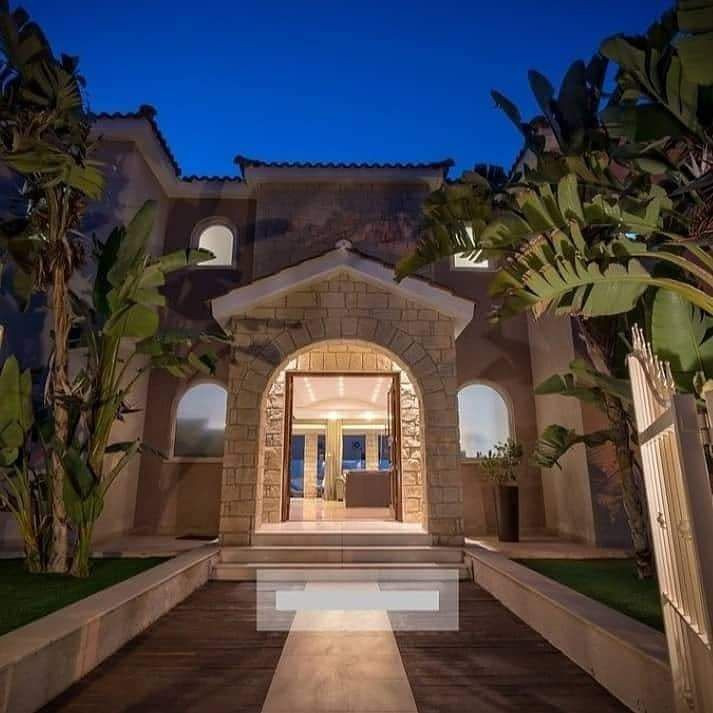 6 Bedrooms House / Villa in Universal, Paphos