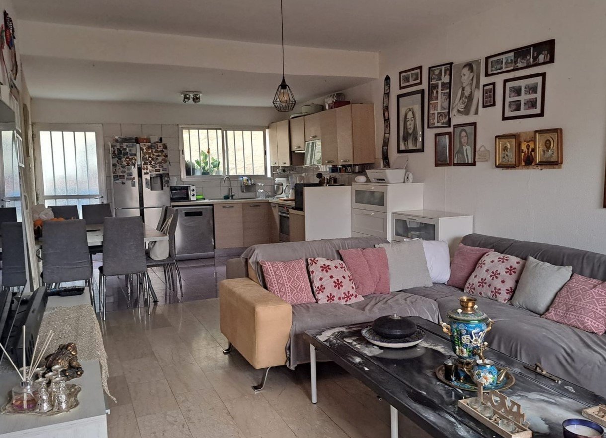 3 Bedrooms House / Villa in Mesa Geitonia, Limassol