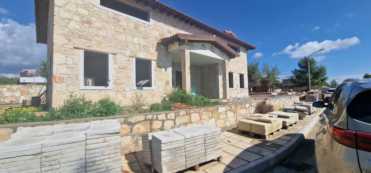 4 Bedrooms House / Villa in Souni, Limassol