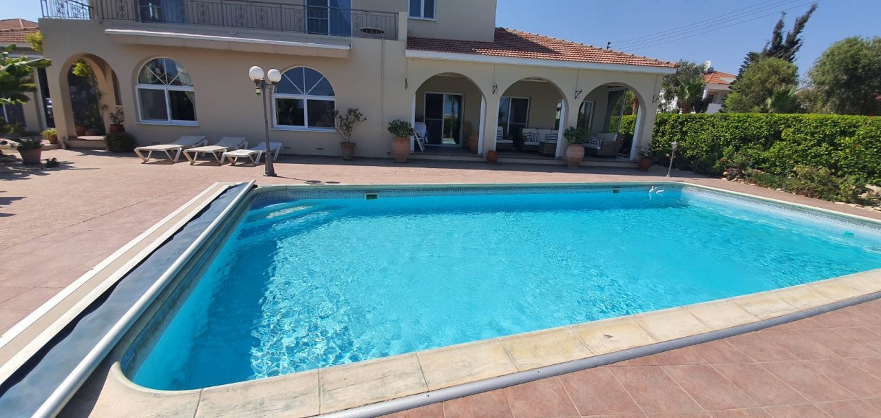 5 Bedrooms House / Villa in Livadia, Larnaca
