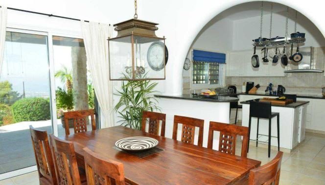 4 Bedrooms House / Villa in Tala, Paphos