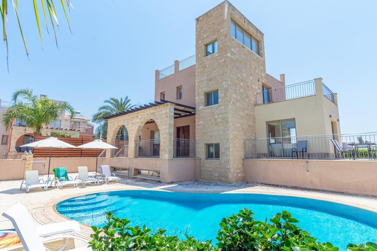 4 Bedrooms House / Villa in Polis, Paphos