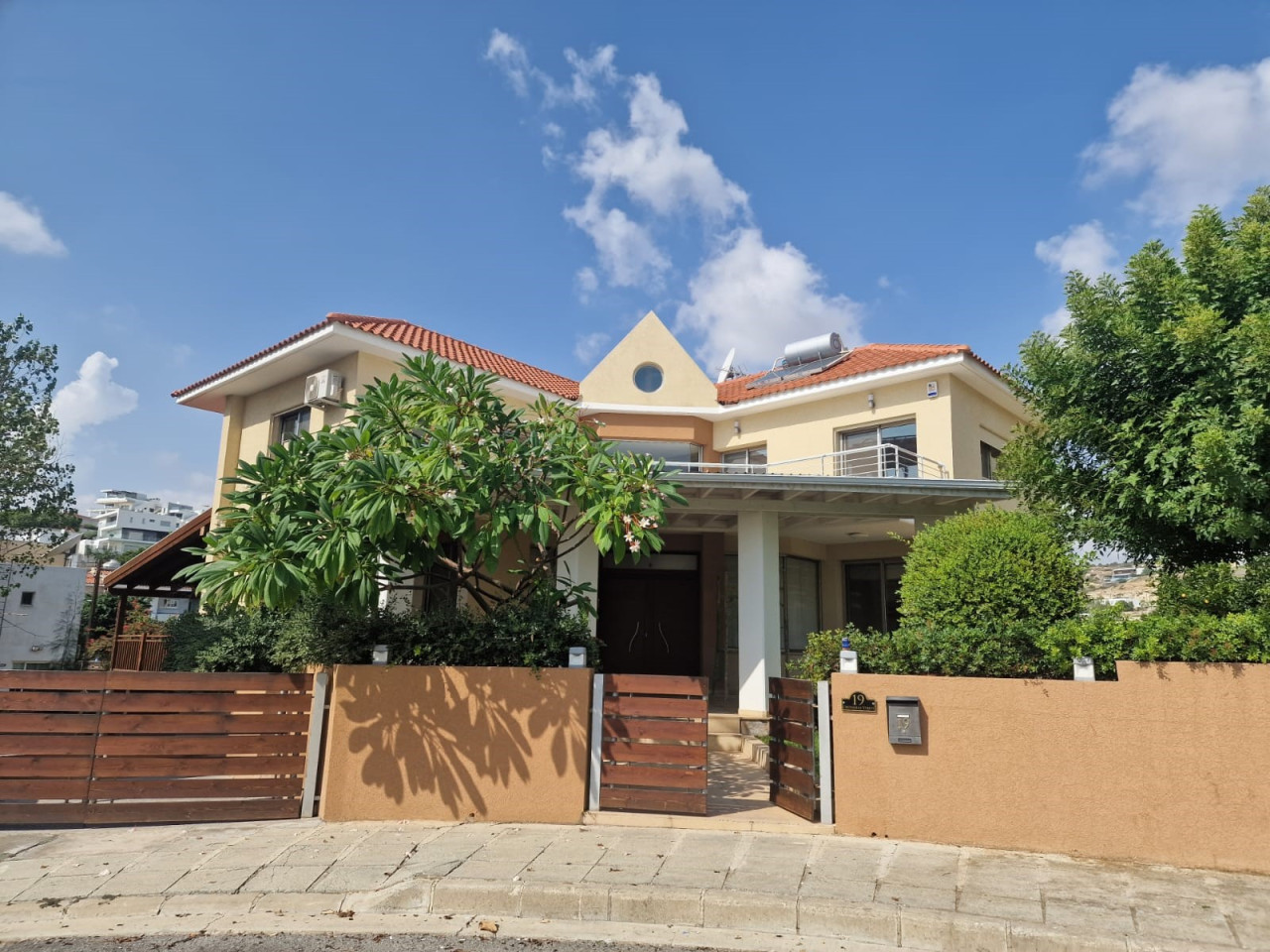 6 Bedrooms House / Villa in Panthea, Limassol
