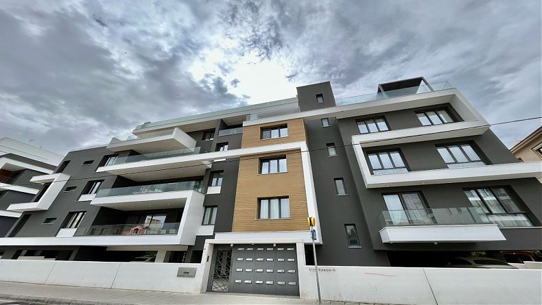 2 Bedrooms Penthouse in Papas Area, Limassol