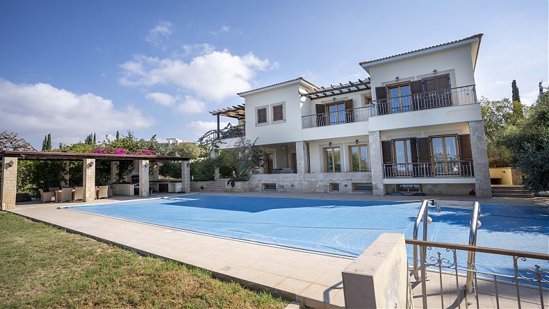 6 Bedrooms House / Villa in Aphrodite Hills, Paphos