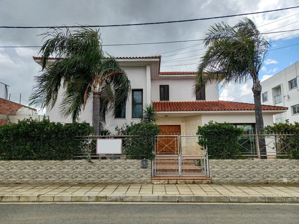3 Bedrooms House / Villa in Strovolos, Nicosia
