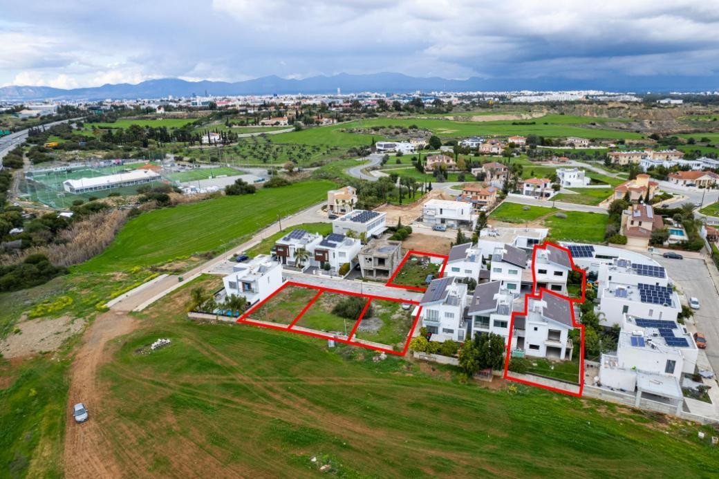 6 Bedrooms Investment in Latsia, Nicosia