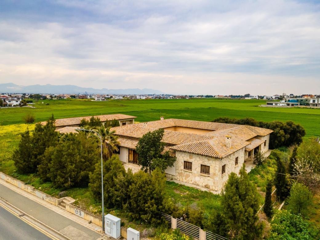 5 Bedrooms House / Villa in Lakatamia, Nicosia