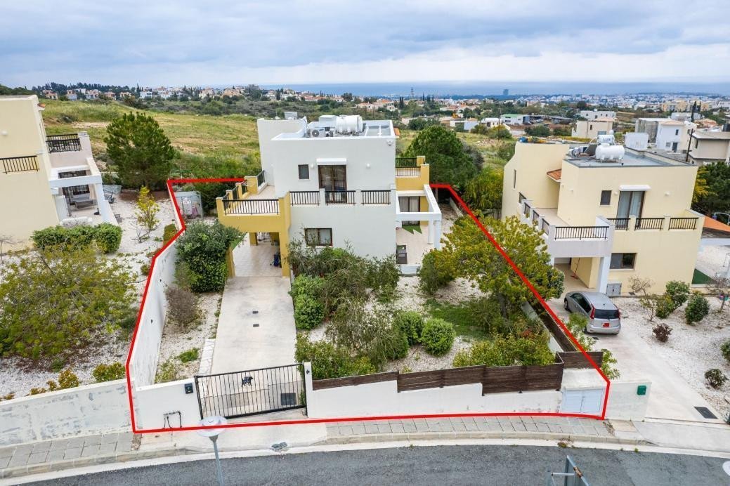 3 Bedrooms House / Villa in Konia, Paphos