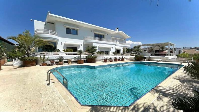 6 Bedrooms House / Villa in Panthea, Limassol