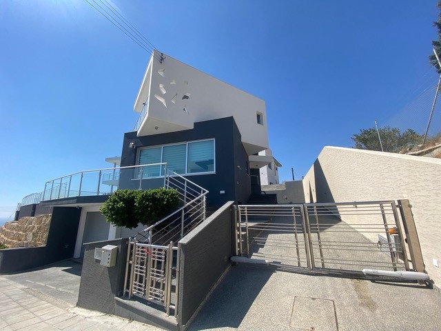 5 Bedrooms House / Villa in Agios Athanasios, Limassol