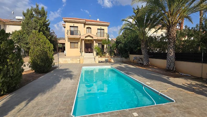 5 Bedrooms House / Villa in Mouttagiaka, Limassol