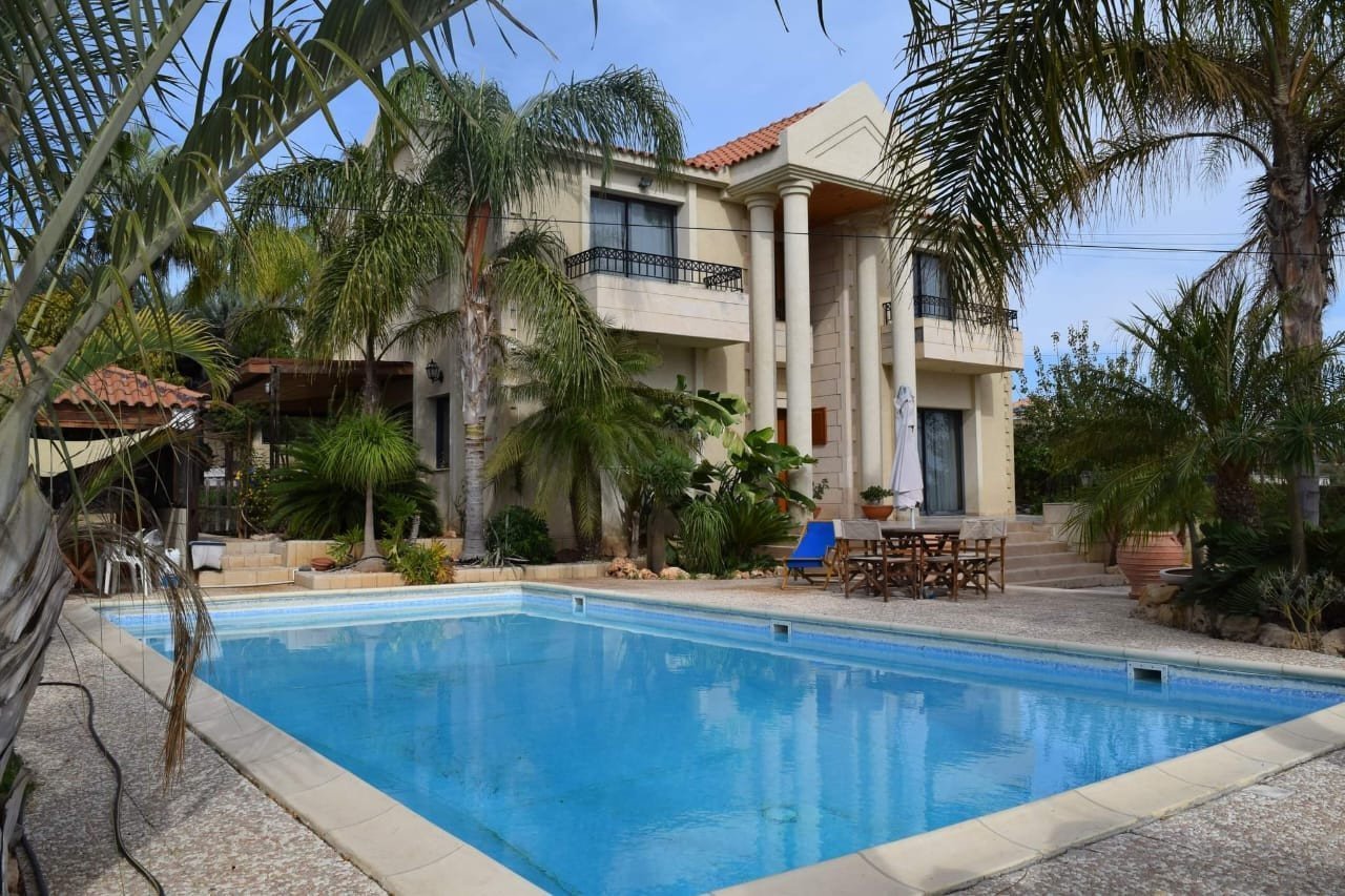 5 Bedrooms House / Villa in Agios Athanasios, Limassol